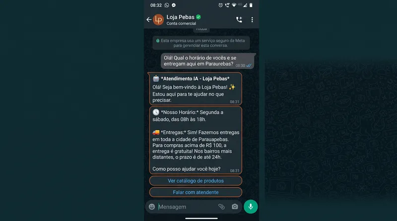 Exemplo de conversa de WhatsApp em que um atendente virtual responde sobre horário e entrega de uma loja